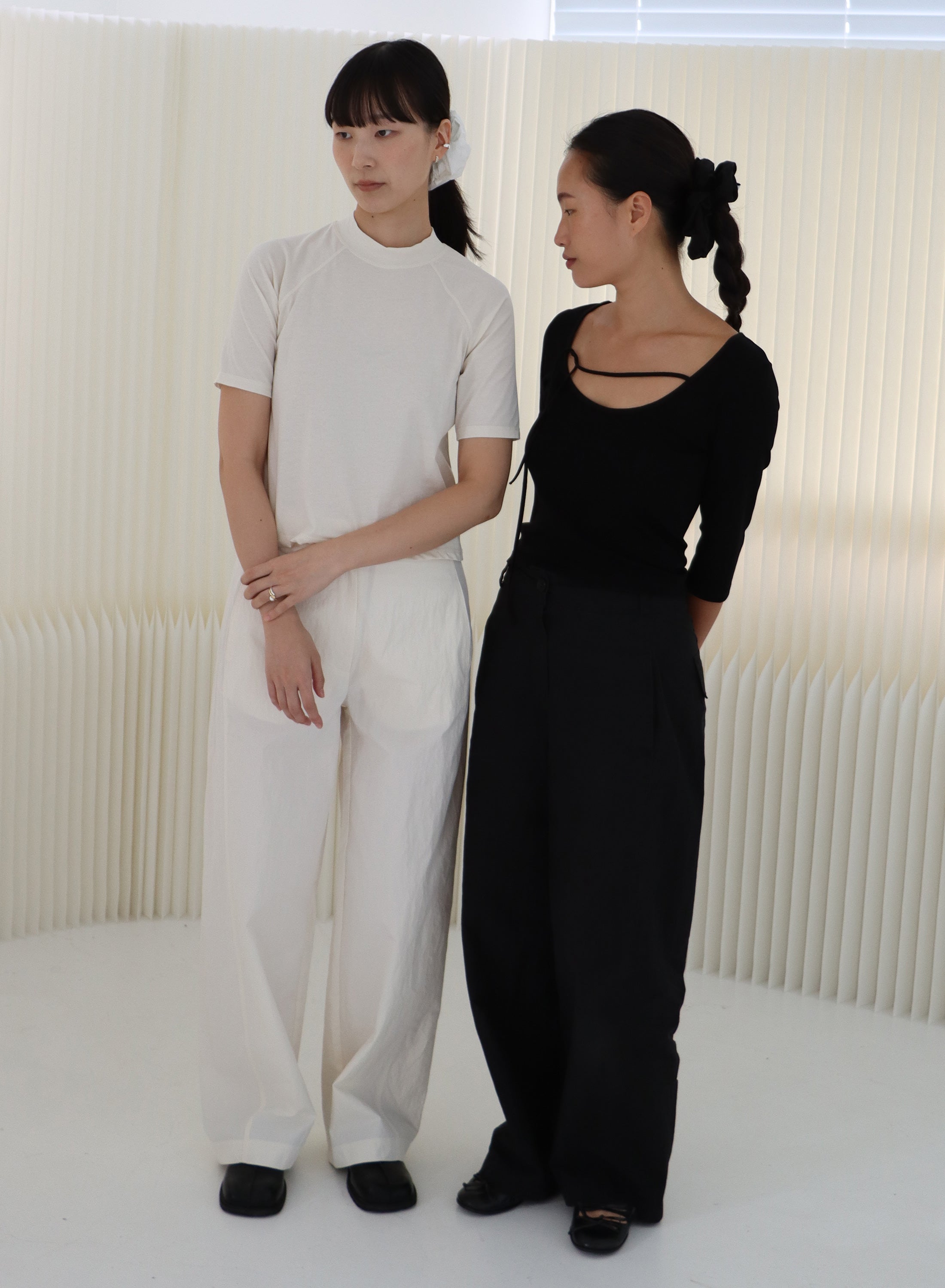 REVERSIBLE SCOOP-NECK TOP