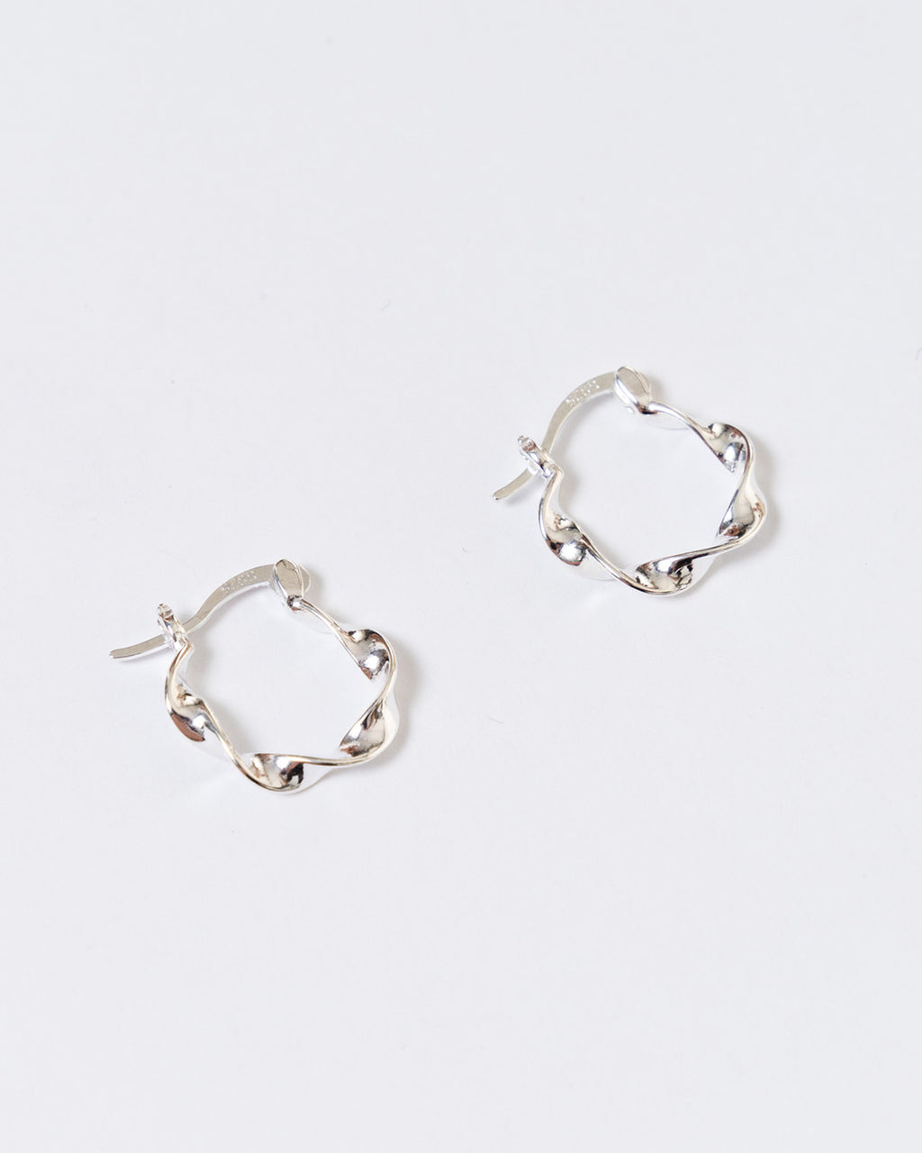 Wavy Hoops