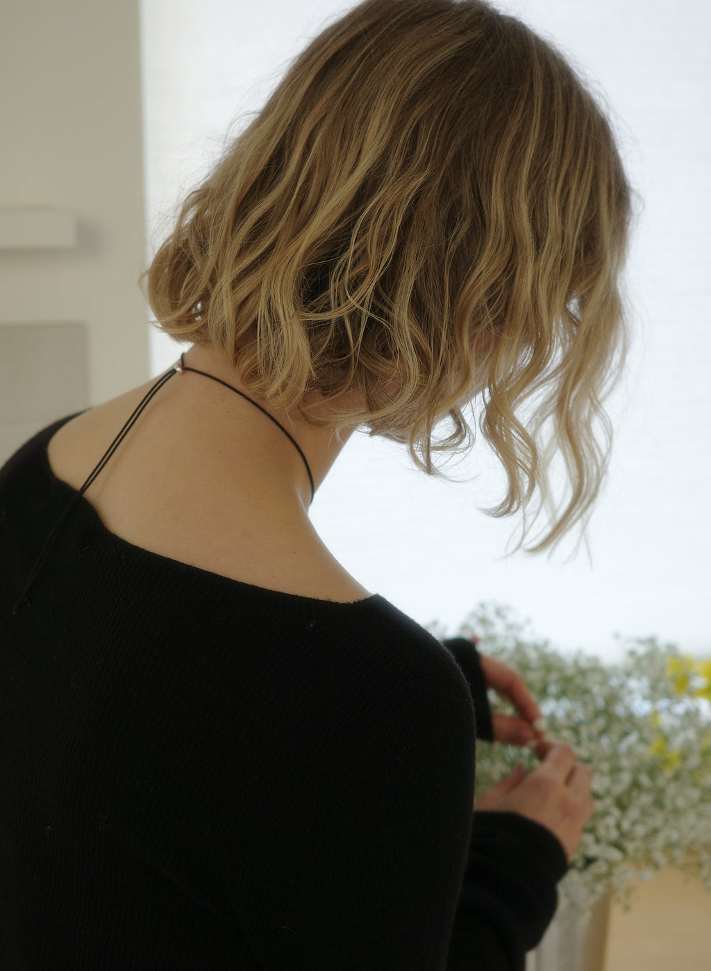 MARBLE DAISY NECKLACE