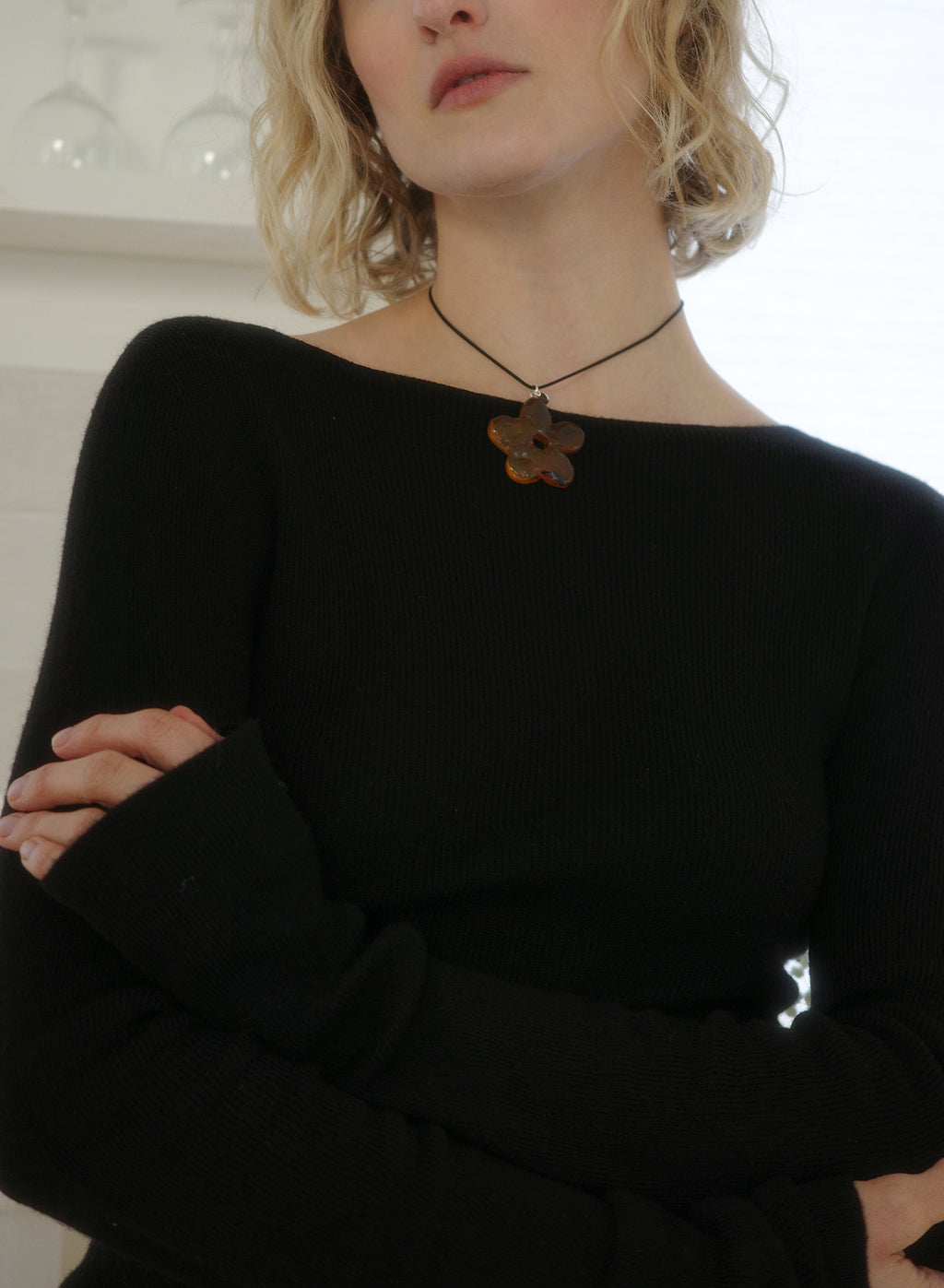 MARBLE DAISY NECKLACE