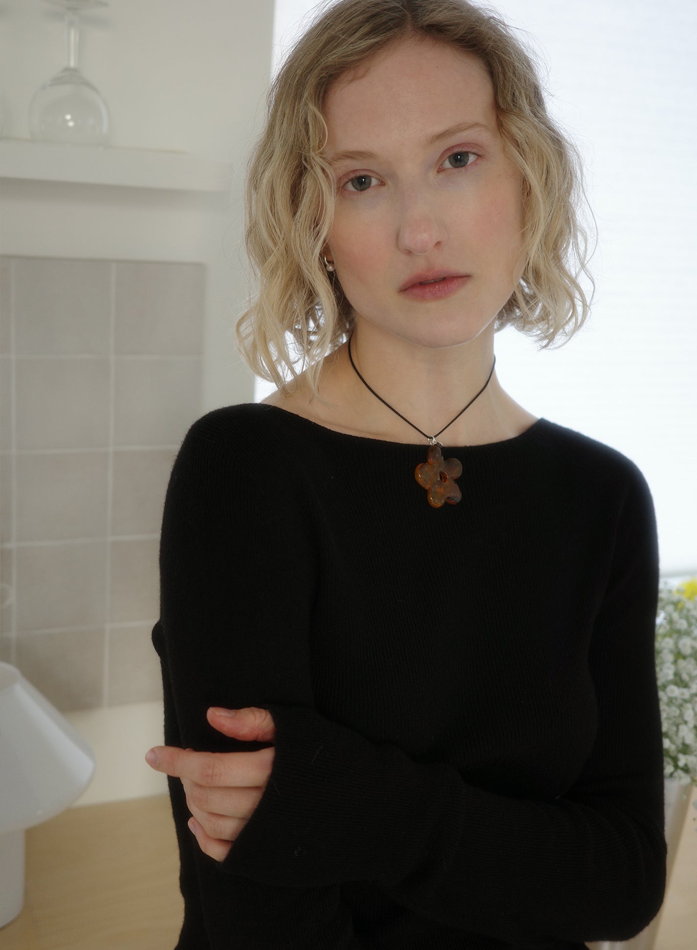 MARBLE DAISY NECKLACE