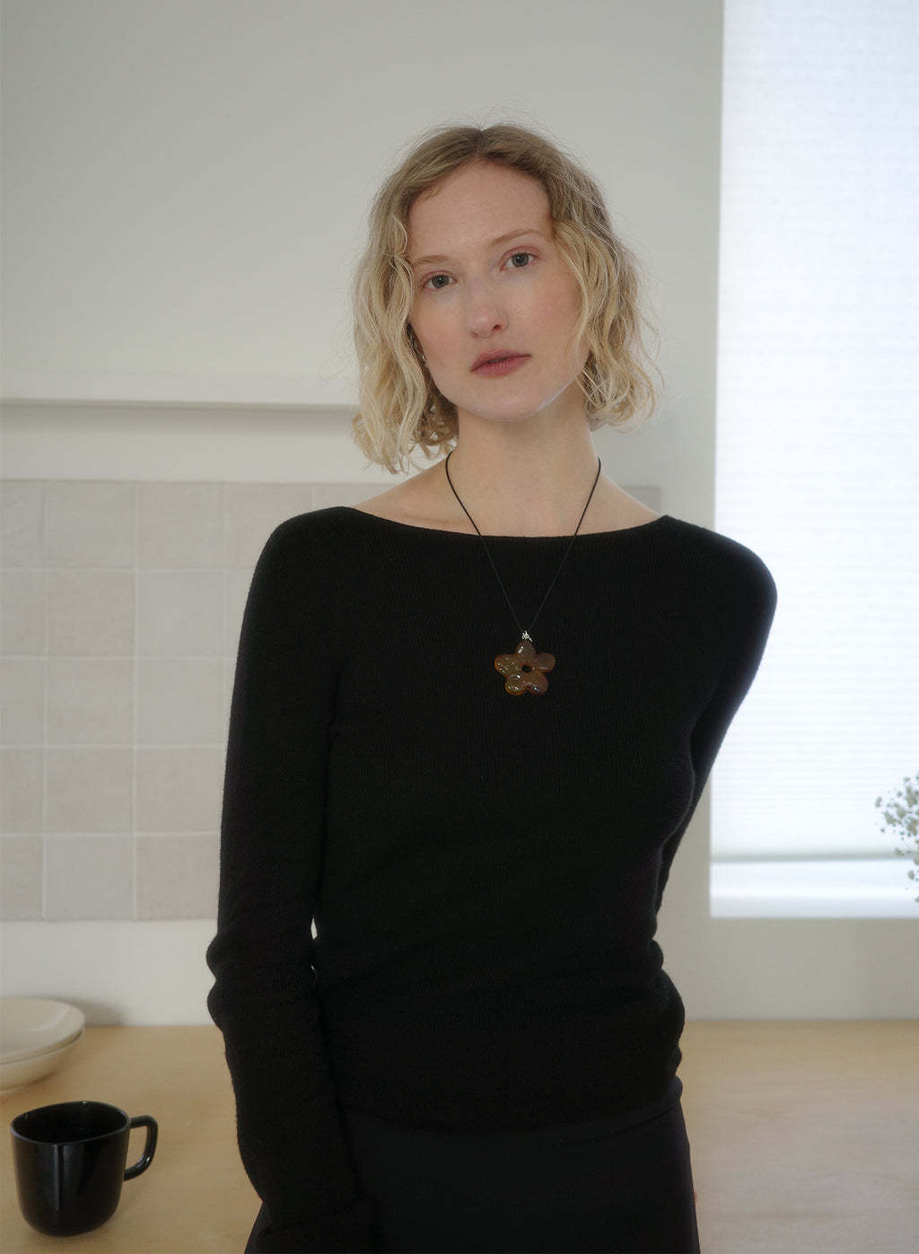 MARBLE DAISY NECKLACE