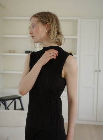 Pleated Sleeveless Top ii ㅡ Black